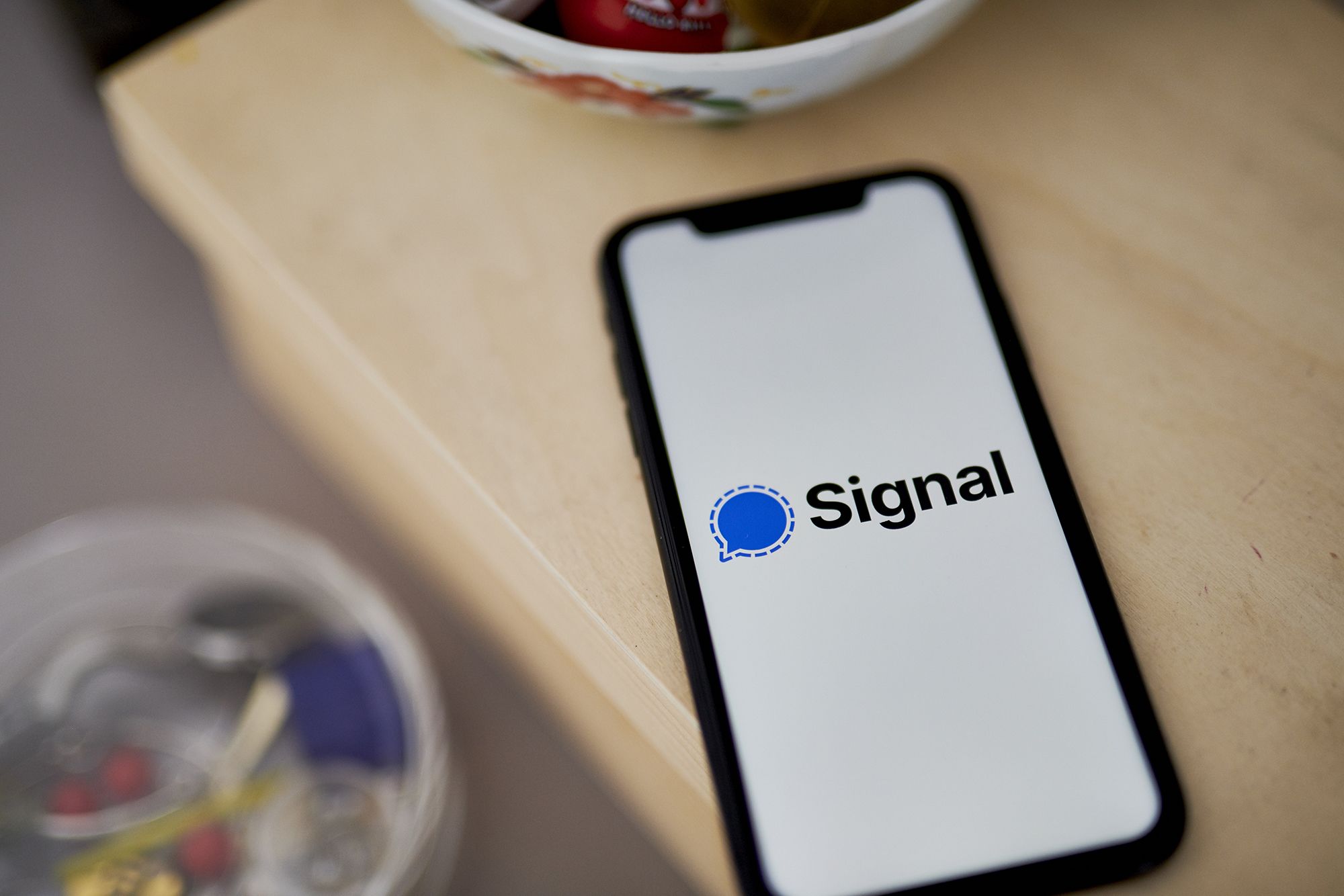 How to find and add friends on Signal
